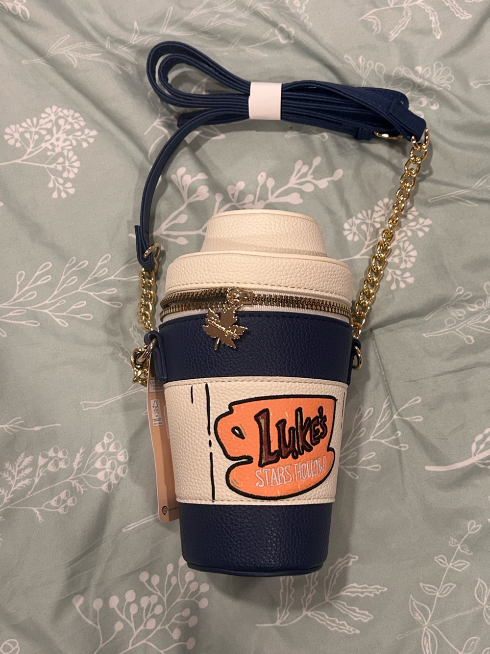 Gilmore Girls 'Luke's' Cup Crossbody Bag and Motif Socks- 5 Pairs - Picture 2 of 10